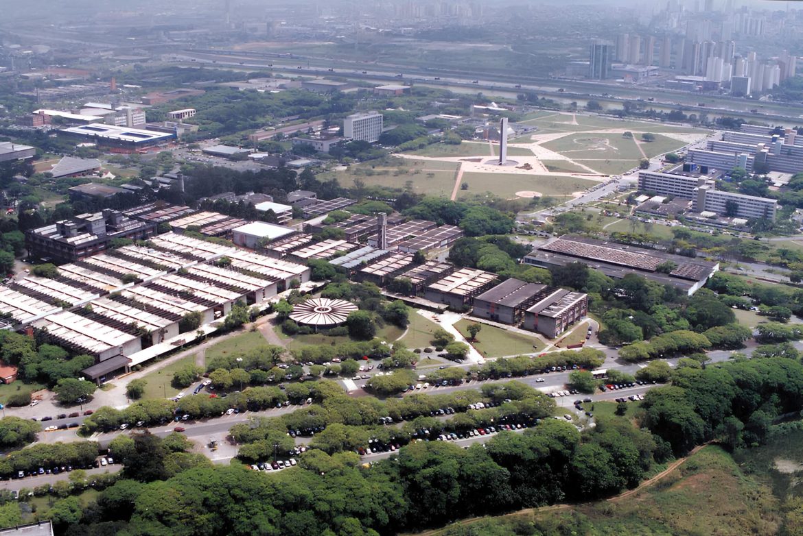 alunos-da-usp-protestam-por-melhores-condicoes-de-moradia-e-alimentacao-no-campus