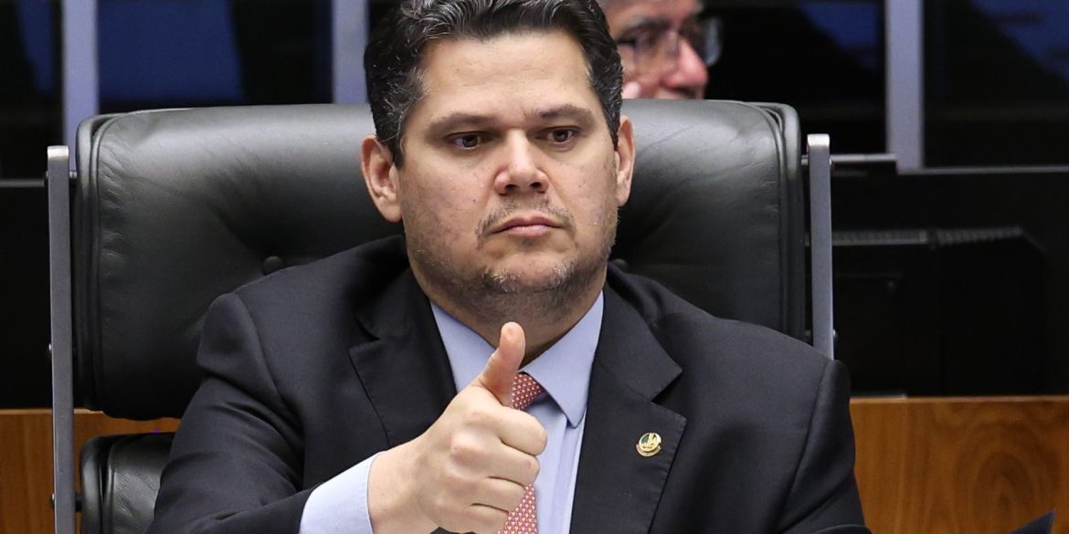 alcolumbre-sugere-melhorar-6×1-e-quer-passar-pec-por-comissoes