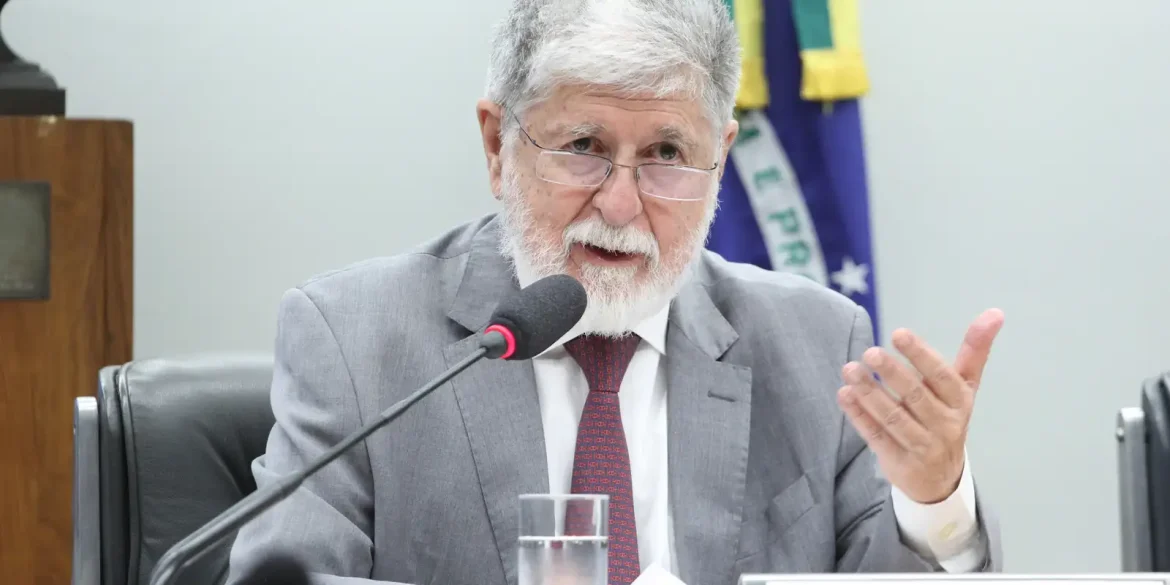 celso-amorim:-ia-sob-controle-de-poucas-empresas-piora-desigualdades